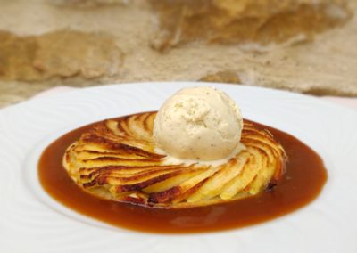 Restaurant le coeur d'or tarte fine aux pommes et caramel